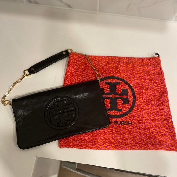 All black and gold chain Tory Burch. The reallllll one